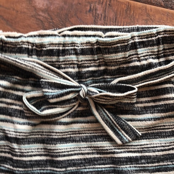 - Loft Skirt - Size Large - Picture 6 of 8